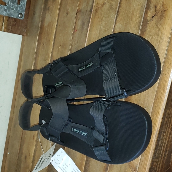 Ozark Trail black sandals brand new with tags - Picture 2 of 5
